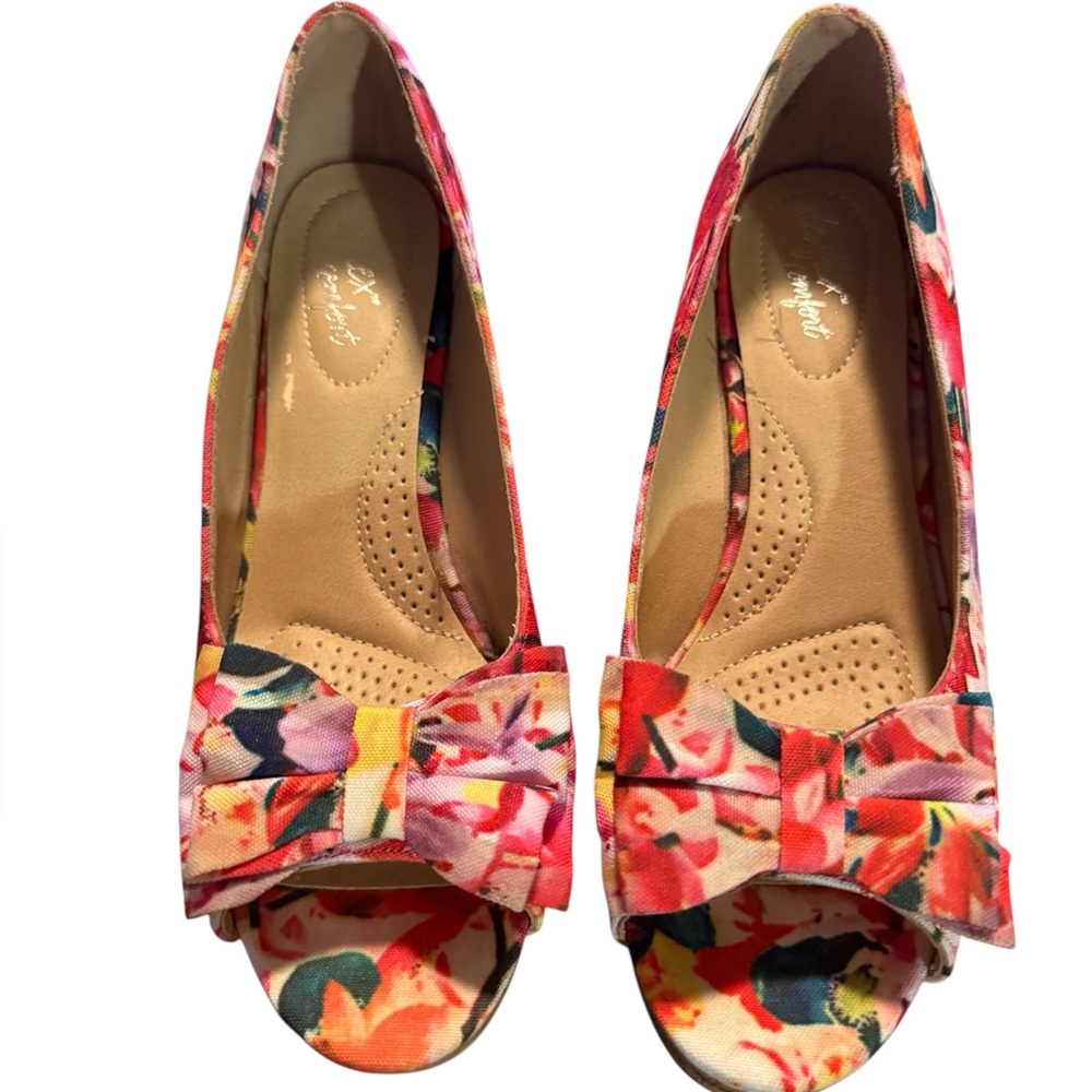 Dexflex Comfort Women's Cate Bow Floral Open-Toe Wedge Shoes Size 7.5W LIKE NEW